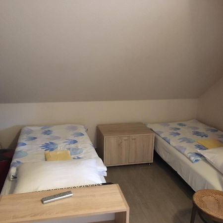 Hotel Csini Panzió Drinkbár Gyál Esterno foto