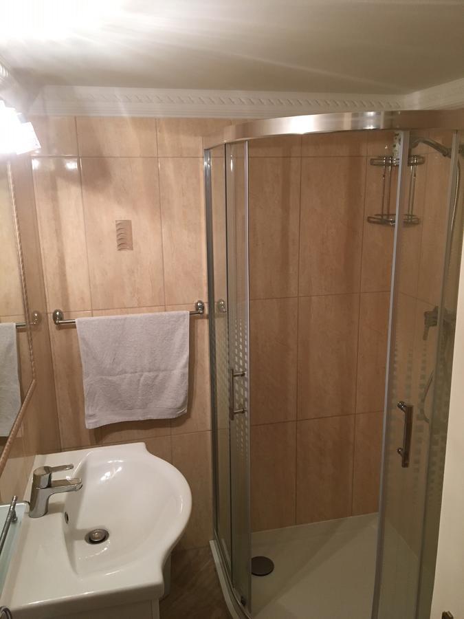 Hotel Csini Panzió Drinkbár Gyál Esterno foto