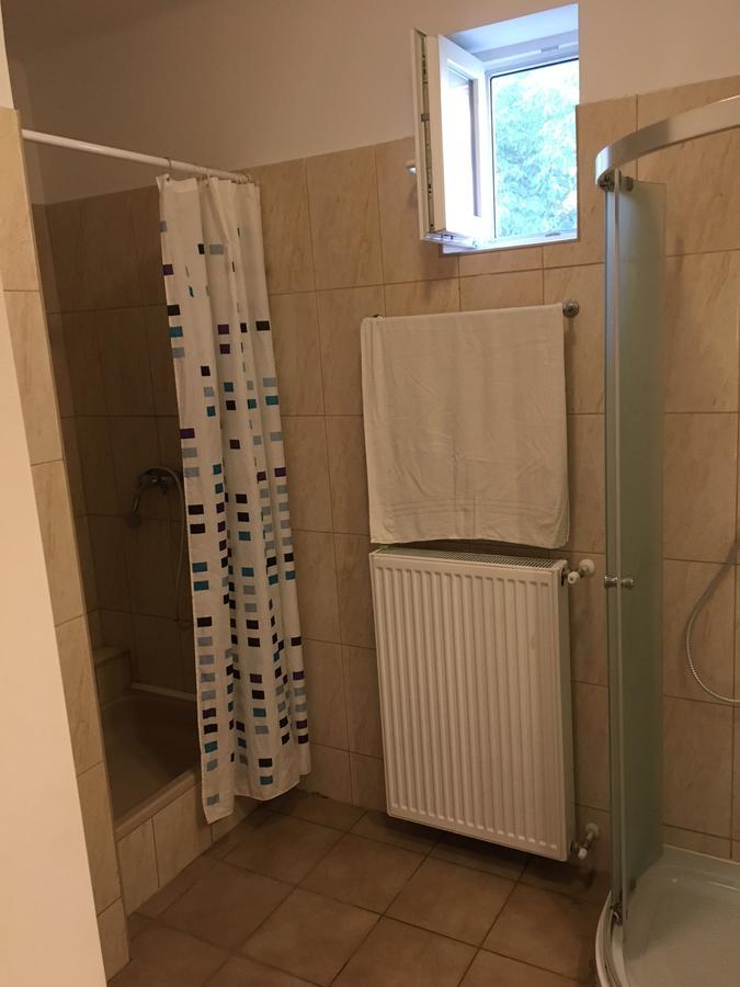 Hotel Csini Panzió Drinkbár Gyál Esterno foto