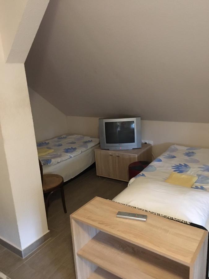 Hotel Csini Panzió Drinkbár Gyál Esterno foto